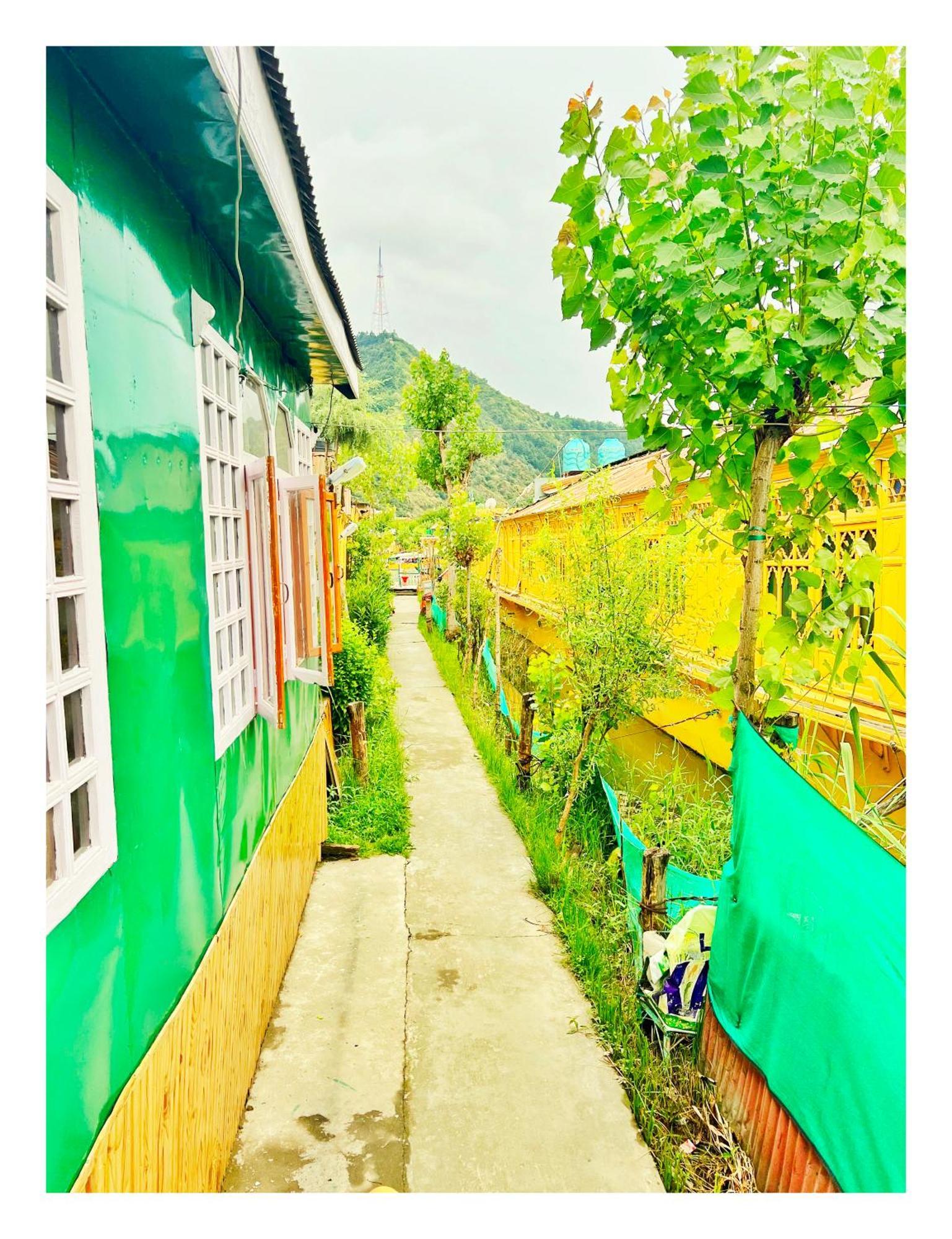 Backyard Stays With Dal Lake View Srīnagar Eksteriør billede